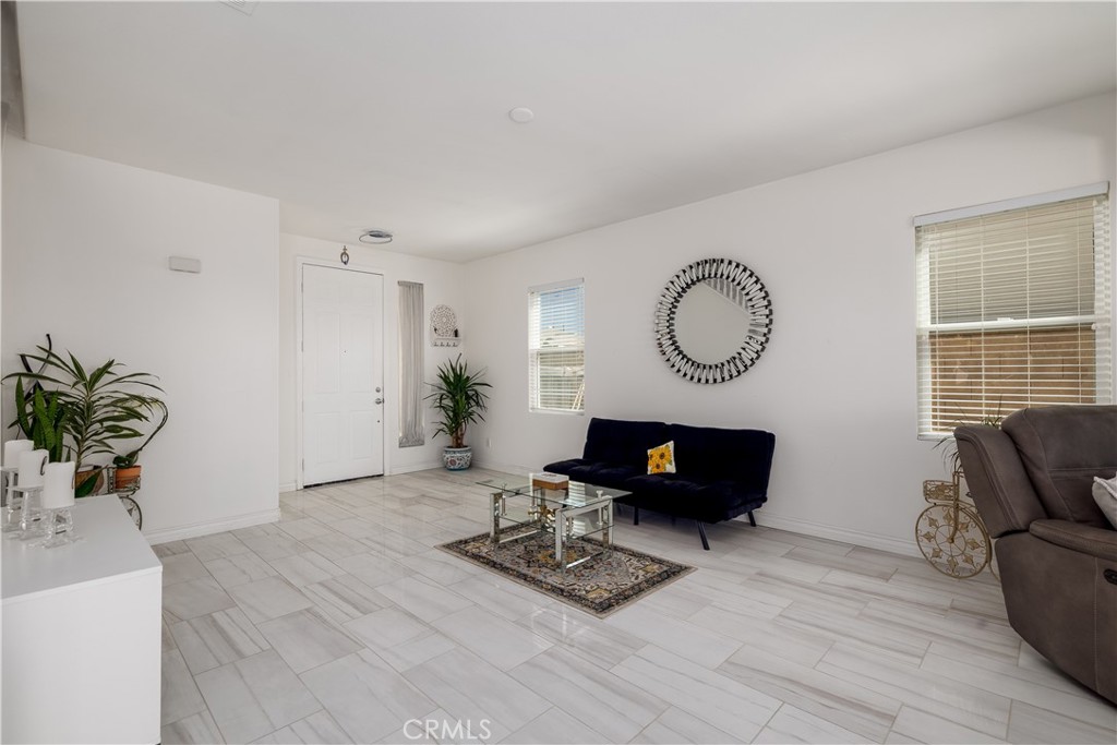 44839 Mumm Street Temecula, CA 92592 - Photo 8 of 42 Living Room