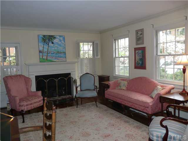 1612 Jarvis Street Raleigh, NC 27608 - Photo 2 of 25 Living Room