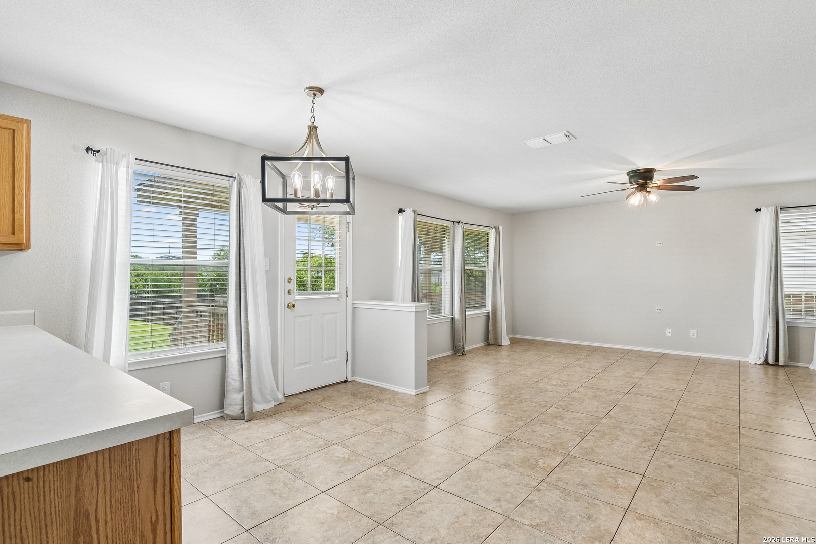 514 Rattler Bluff San Antonio, TX 78251 - Photo 4 of 33