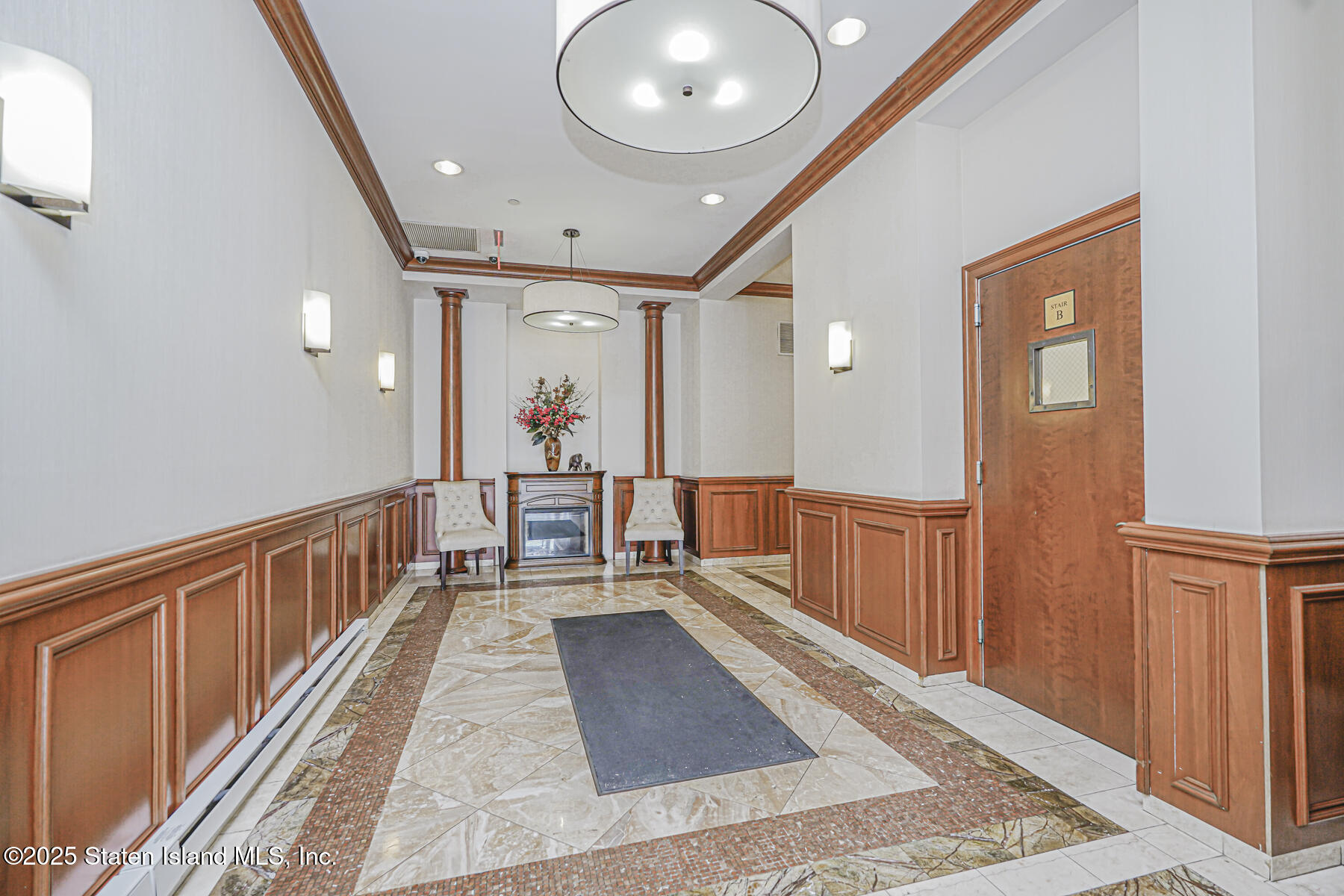 155 Bay Street, Unit 2L Staten Island, NY 10301 - Photo 4 of 32 a view of an entryway