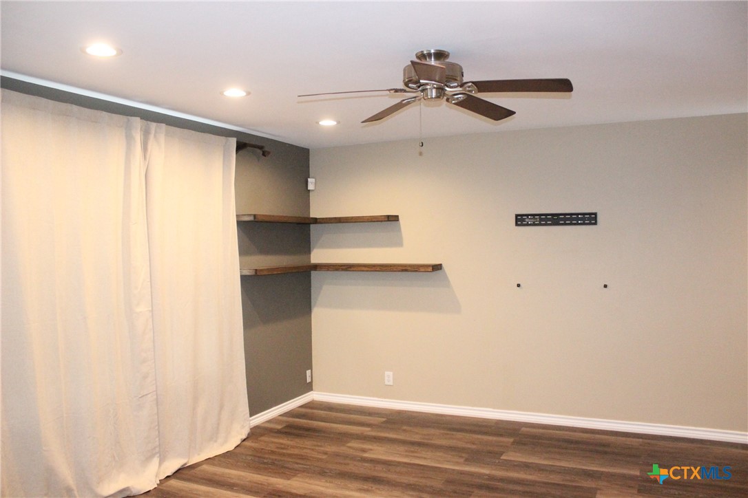 7710 Fallen Pine Converse, TX 78109 - Photo 5 of 19 a view of a room with a ceiling fan