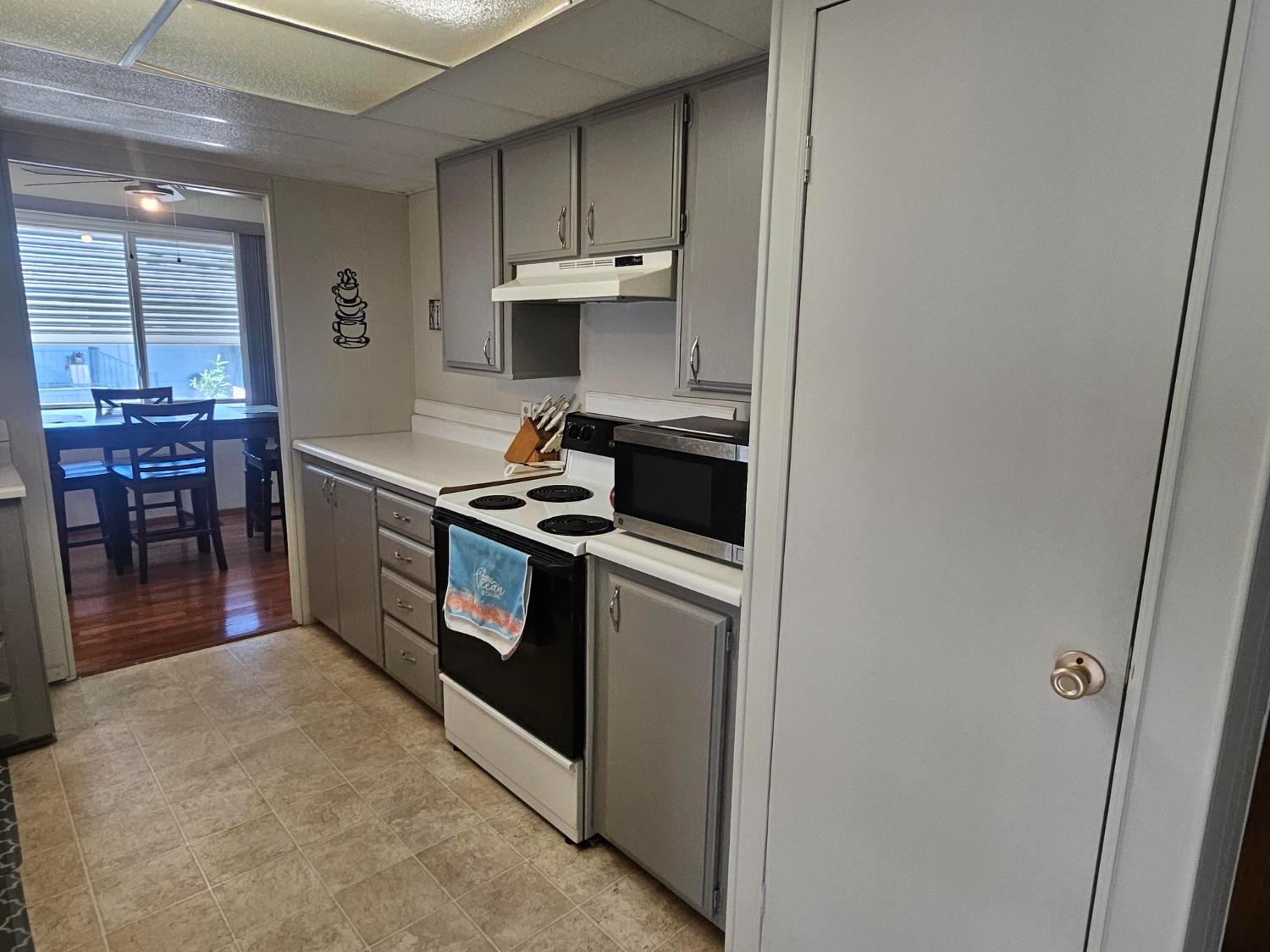 2621 Prescott Road, Unit 6 Modesto, CA 95350 - Photo 5 of 19