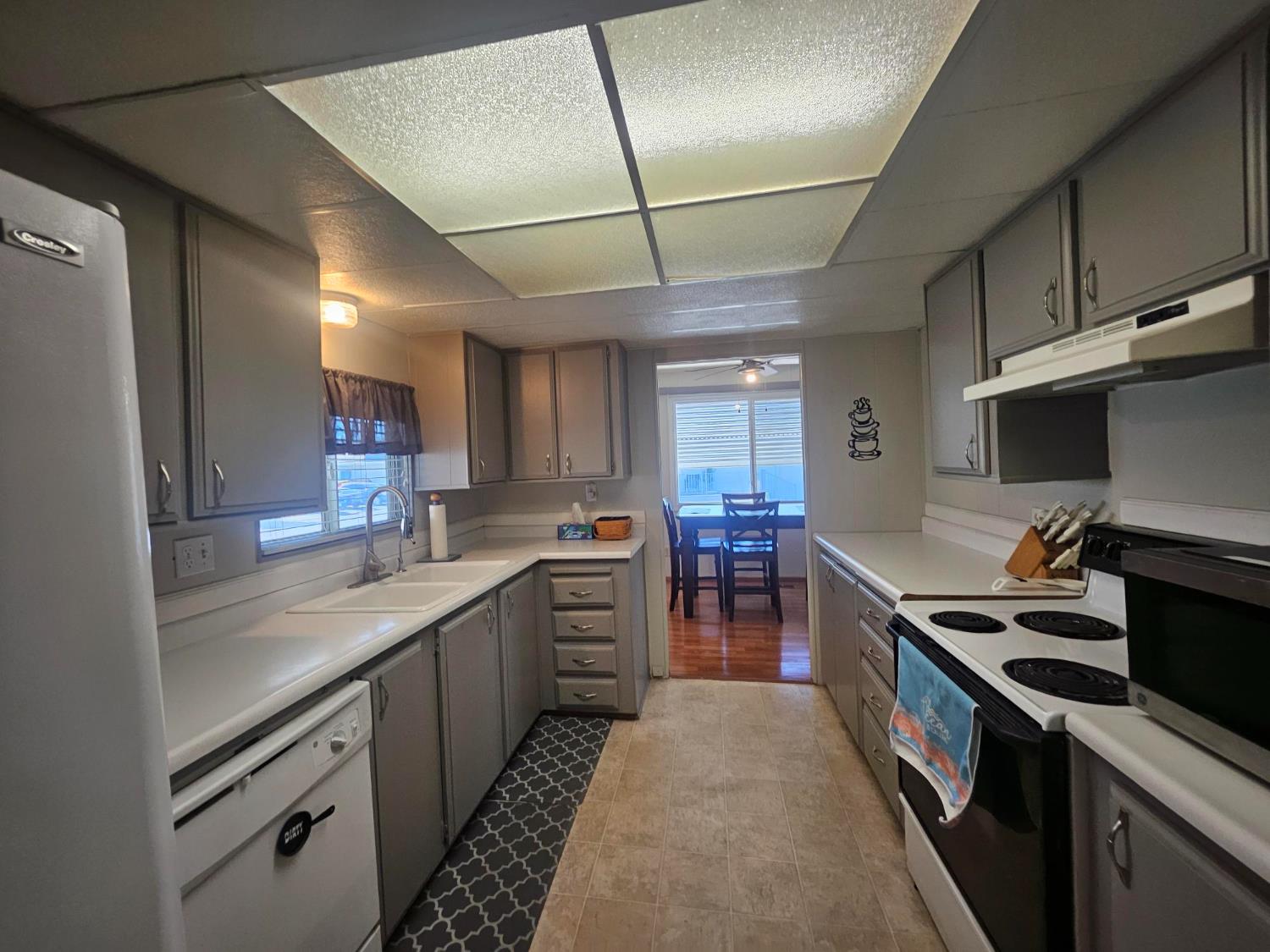 2621 Prescott Road, Unit 6 Modesto, CA 95350 - Photo 6 of 19