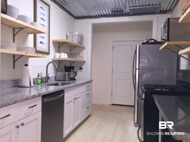 123 Orange Avenue Fairhope, AL 36532 - Photo 4 of 11 Kitchen