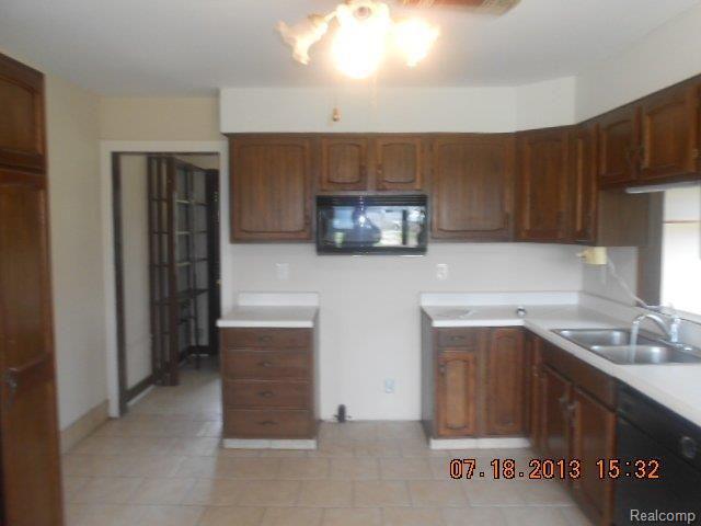12828 Wabash Road Milan, MI 48160 - Photo 4 of 15 12828 Wabash kitchen.JPG