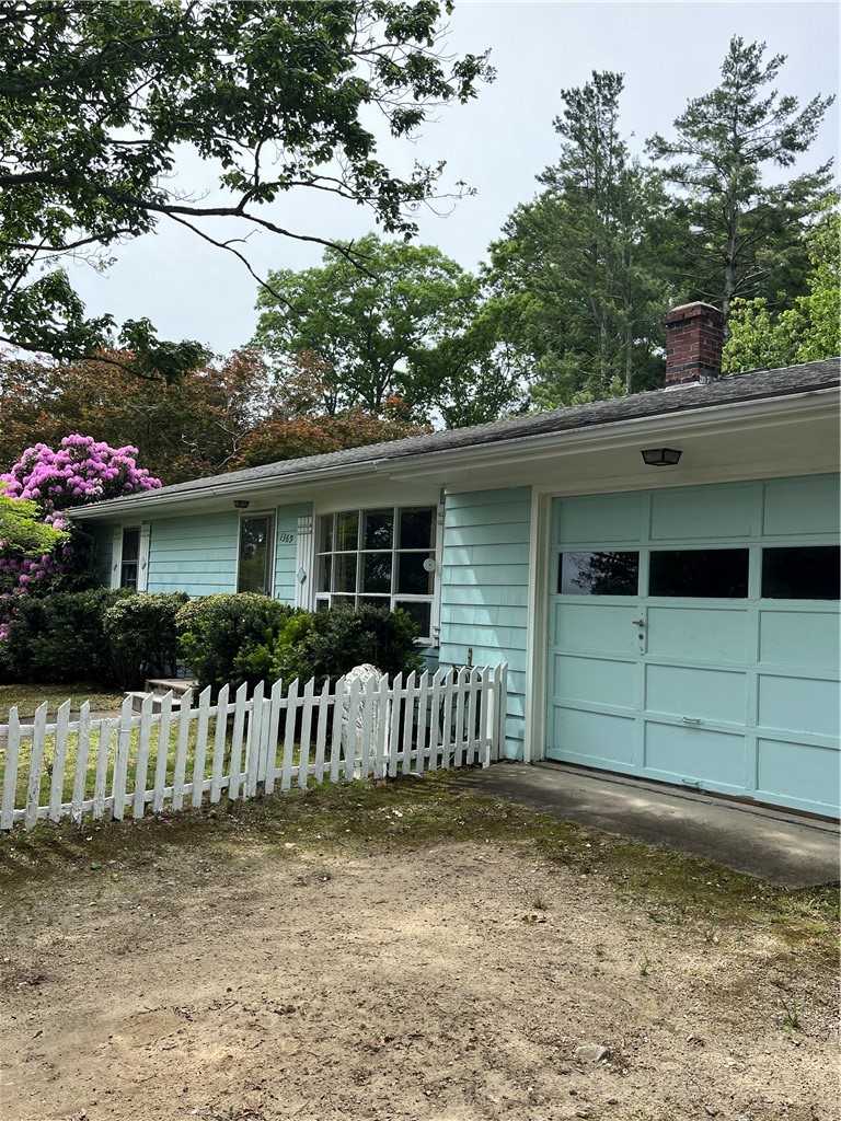 1369 Hope Road Cranston, RI 02831 - Photo 4 of 18