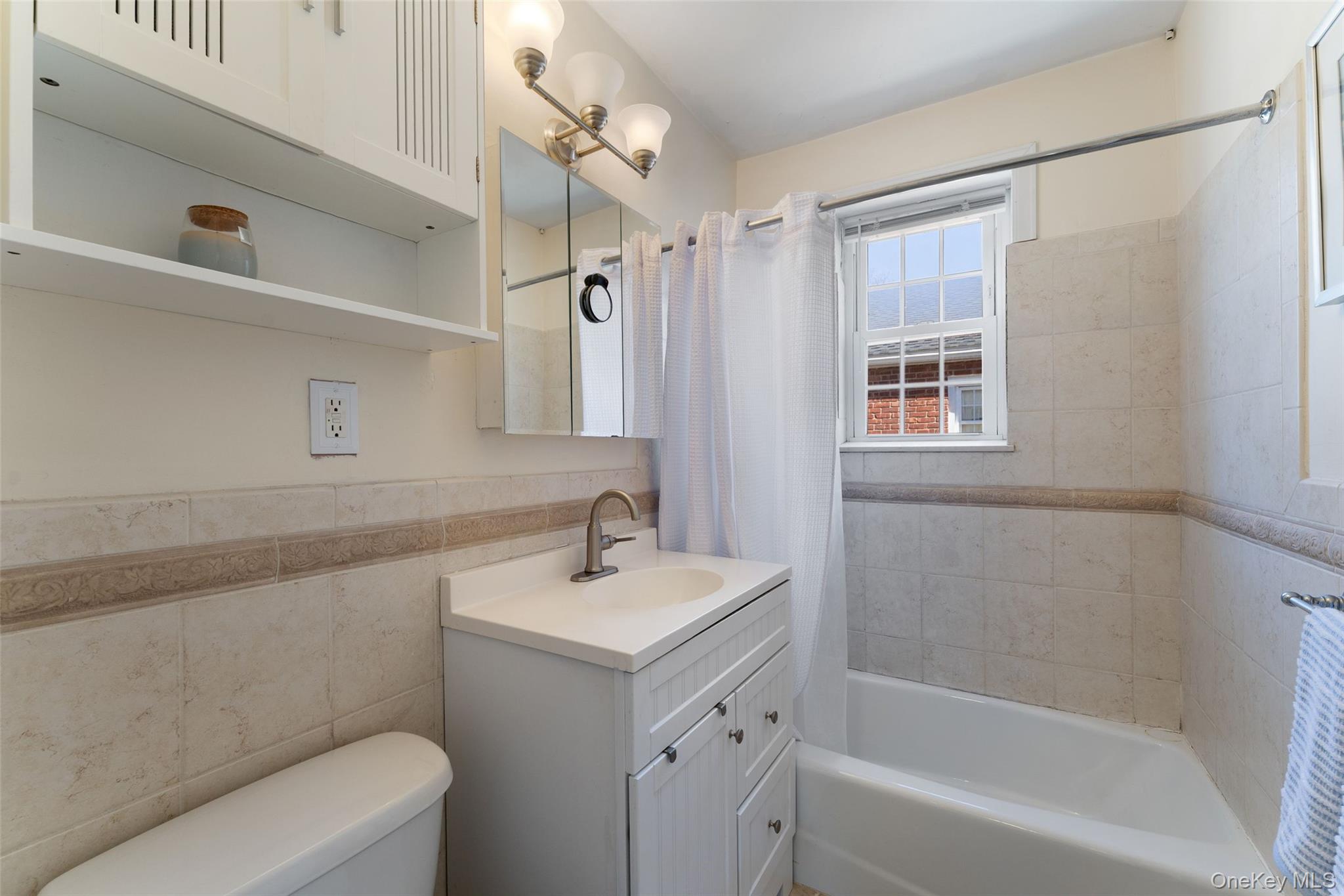 51 Cross Street, Unit 1 CD Yonkers, NY 10708 - Photo 12 of 15 Second Level full Bathroom.