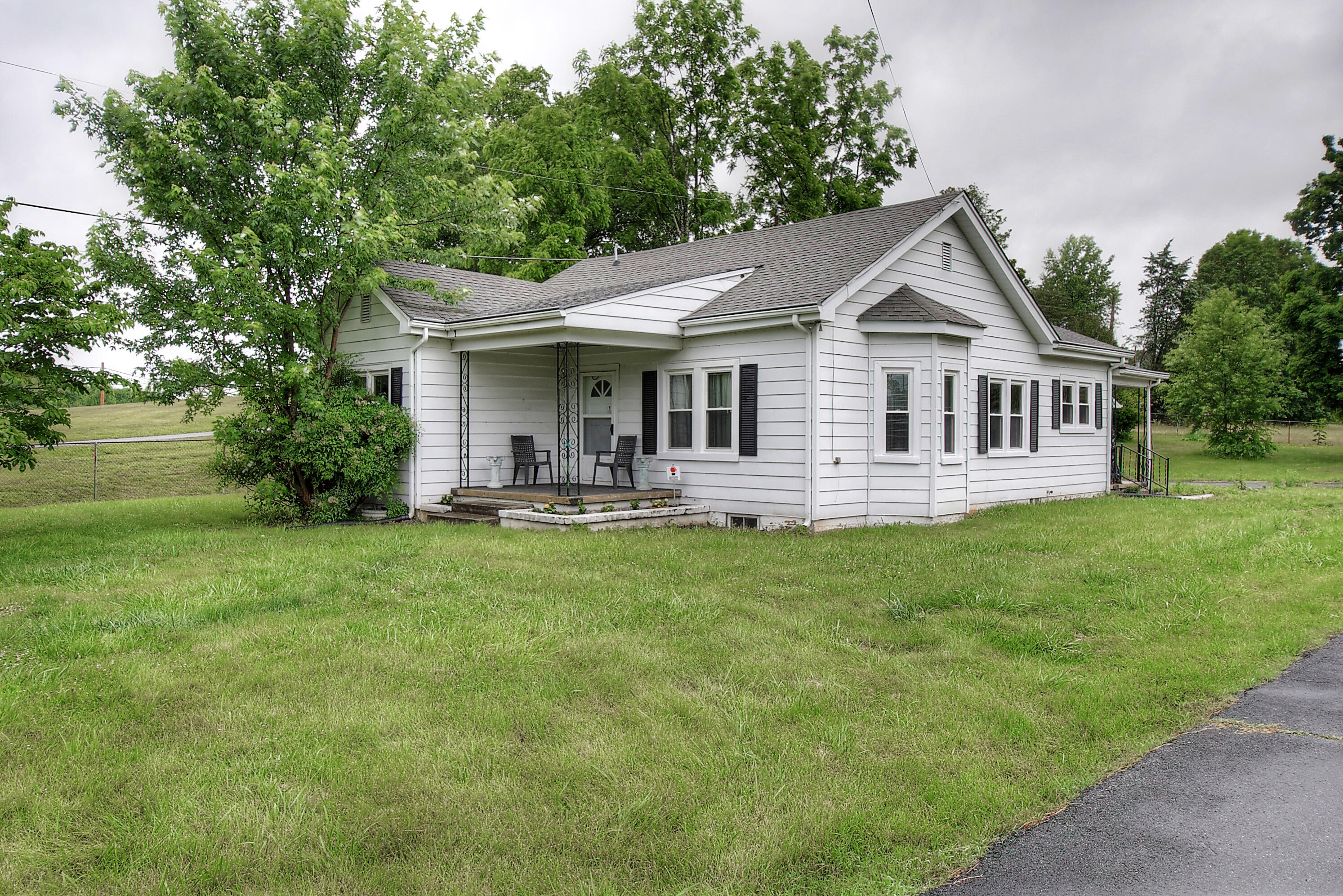 1401 Mill Creek Road Kingsport, TN 37664 - Photo 1 of 24 1