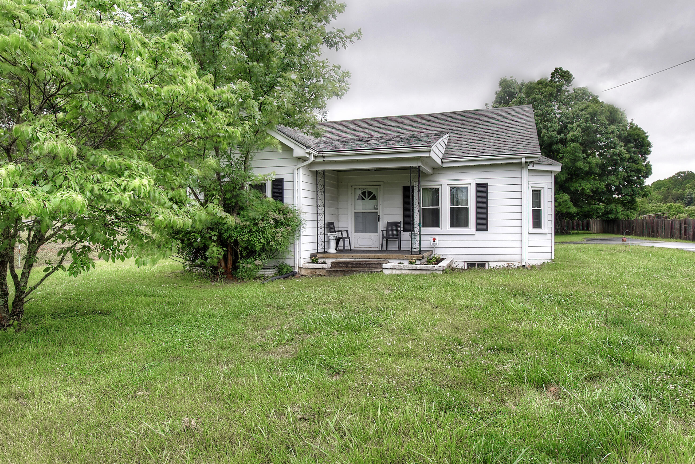 1401 Mill Creek Road Kingsport, TN 37664 - Photo 2 of 24 DSC_0007_08_09_10_11_12