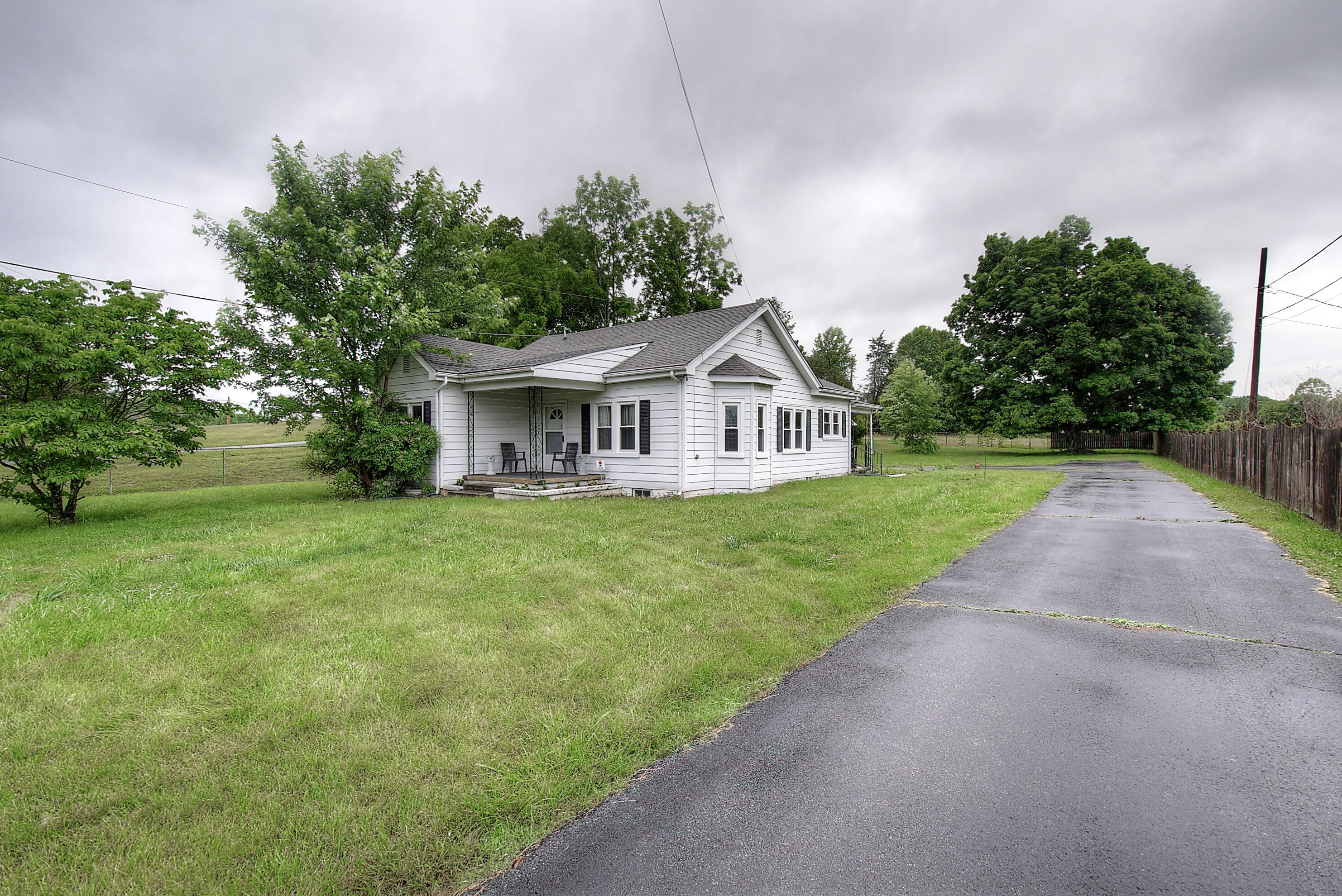 1401 Mill Creek Road Kingsport, TN 37664 - Photo 4 of 24 DSC_0019_20_21_22_23_24