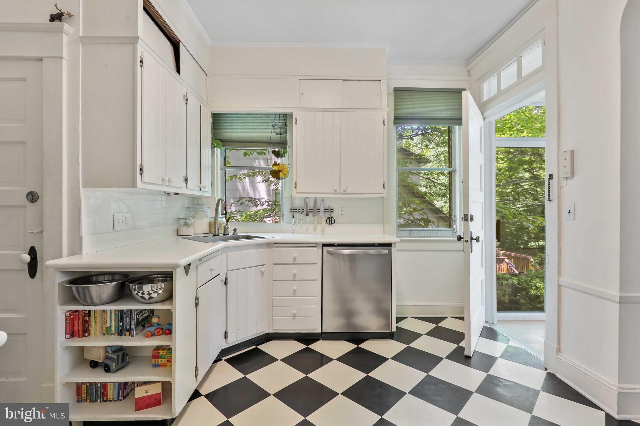 5705 Chilham Road Baltimore, MD 21209 - Photo 15 of 49 Kitchen