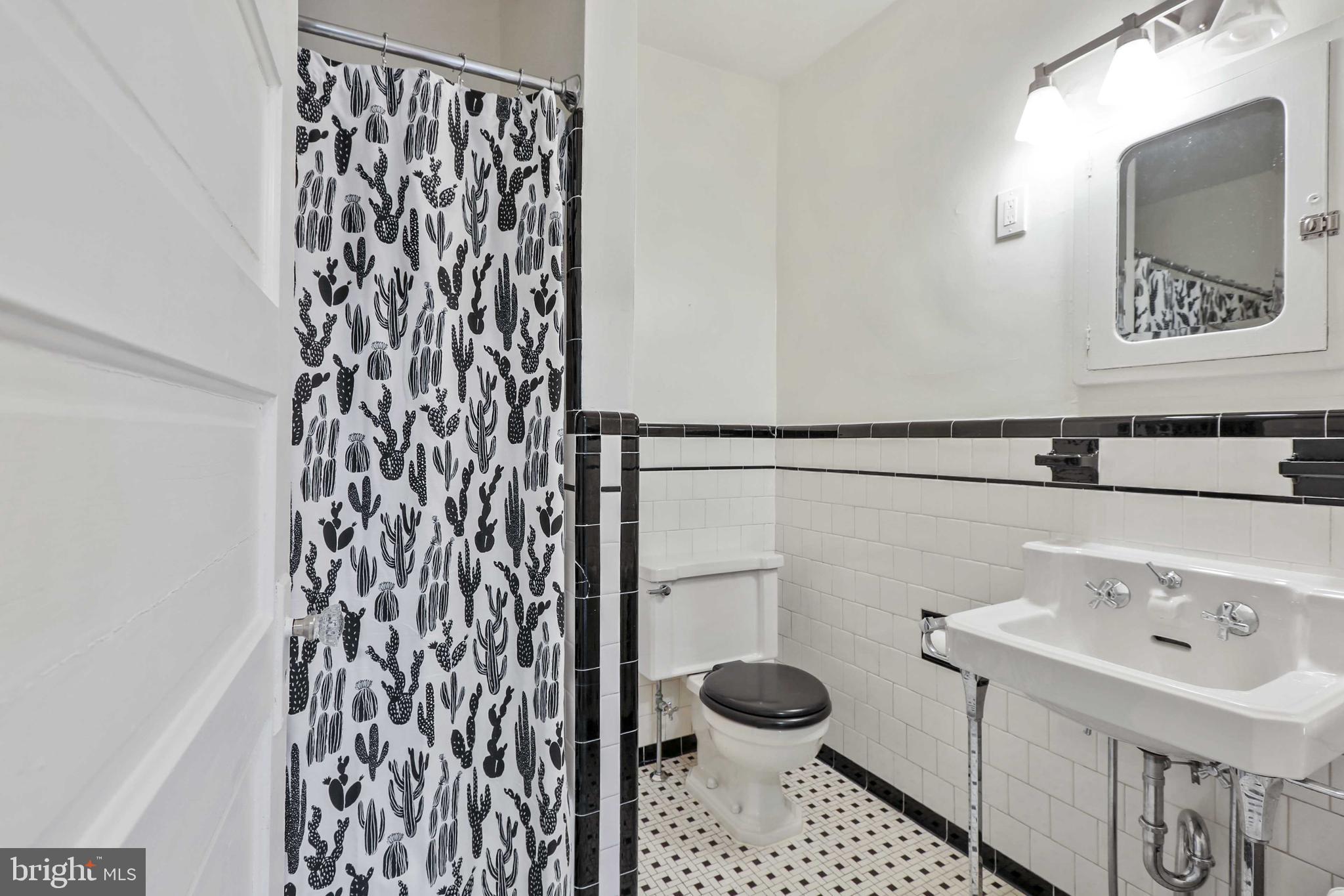 5705 Chilham Road Baltimore, MD 21209 - Photo 33 of 49 Upper Level Full Bath