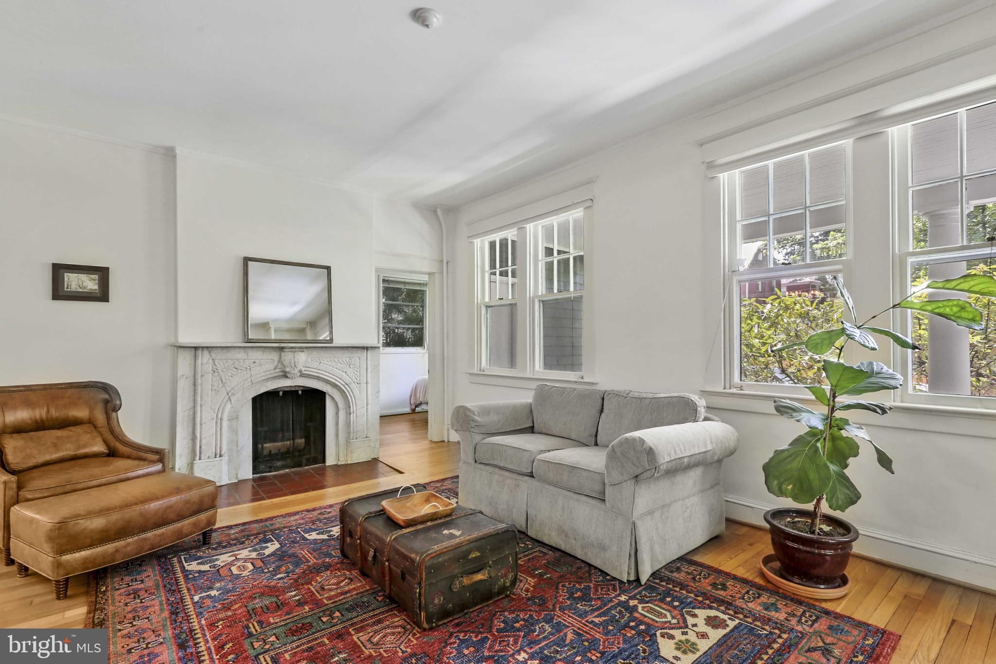 5705 Chilham Road Baltimore, MD 21209 - Photo 10 of 49 Living Room