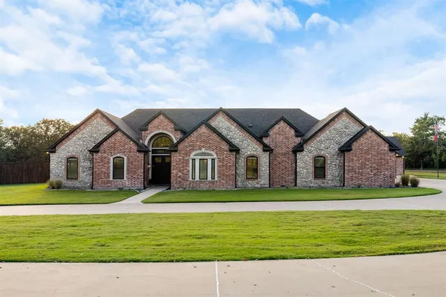 a house view with a outdoor space