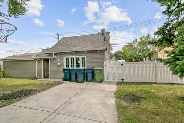 $449,700 | 9412 South Homan Avenue, Evergreen Park, IL 60805