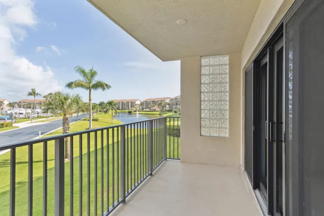$425,000 | 901 Seafarer Circle, Unit 201, Jupiter, FL 33477