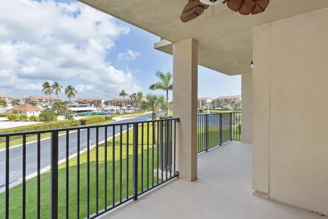 $425,000 | 901 Seafarer Circle, Unit 201, Jupiter, FL 33477