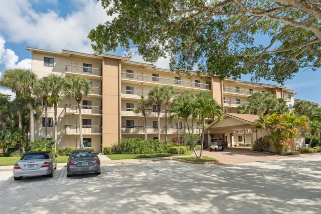$425,000 | 901 Seafarer Circle, Unit 201, Jupiter, FL 33477