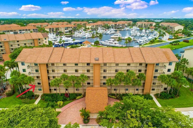 $425,000 | 901 Seafarer Circle, Unit 201, Jupiter, FL 33477