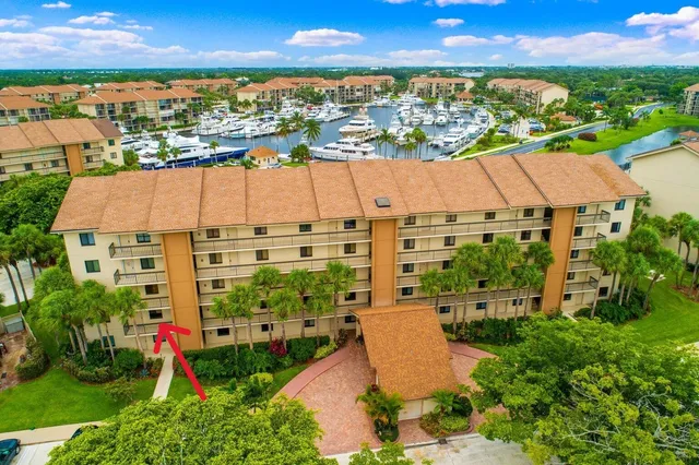 $425,000 | 901 Seafarer Circle, Unit 201, Jupiter, FL 33477