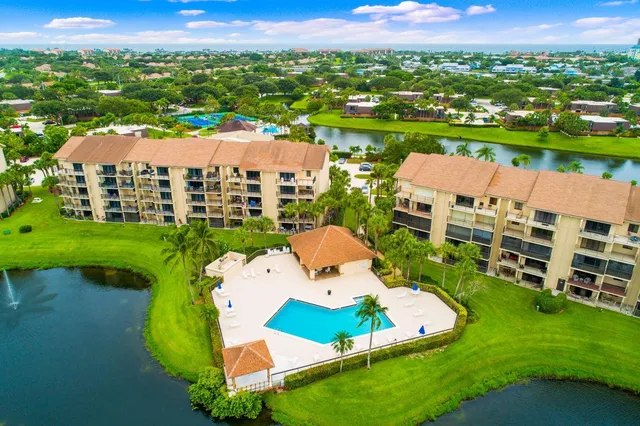 $425,000 | 901 Seafarer Circle, Unit 201, Jupiter, FL 33477