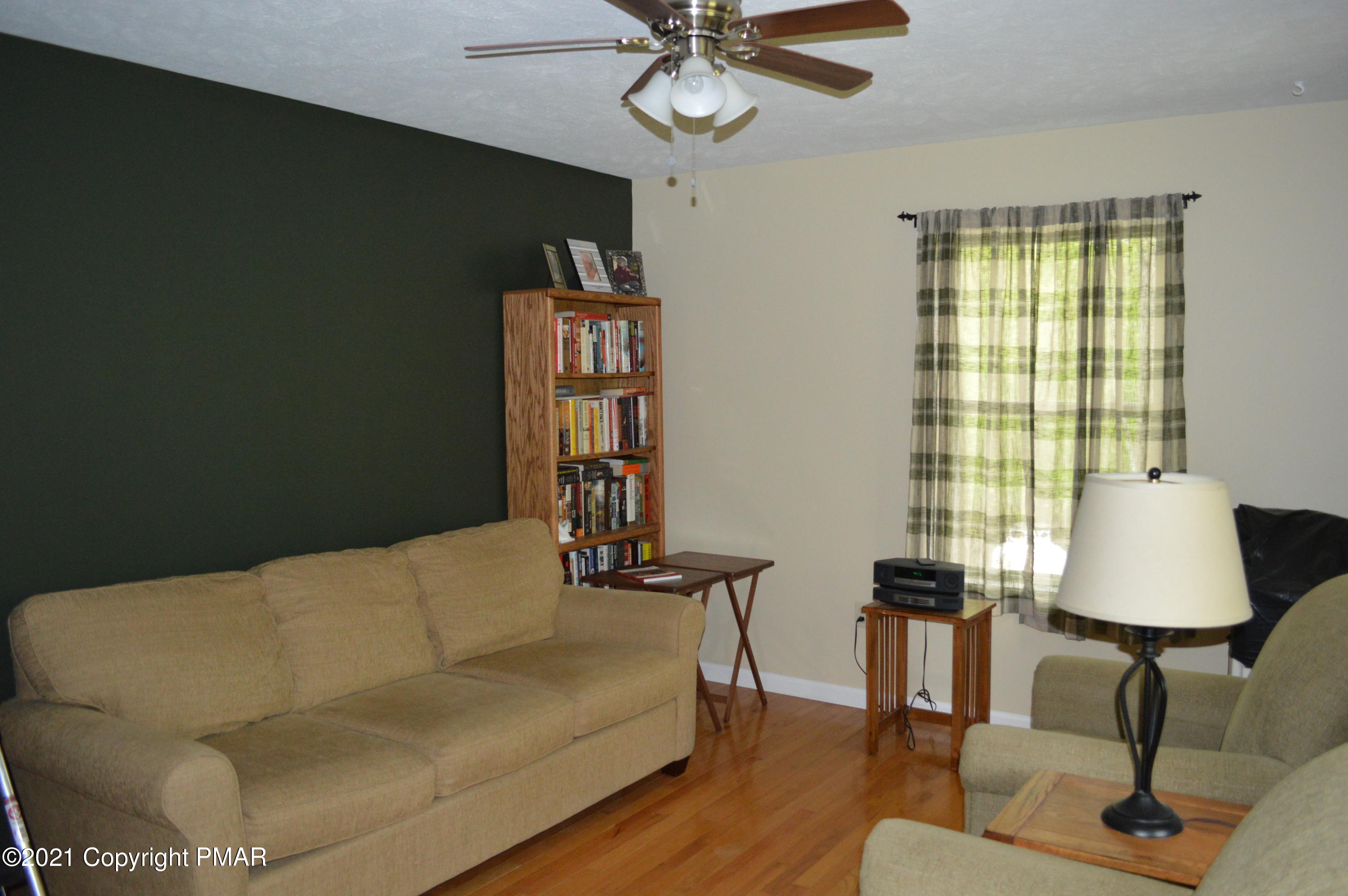 429 Timber Hill Road Henryville, PA 18332 - Photo 2 of 23 Living Room