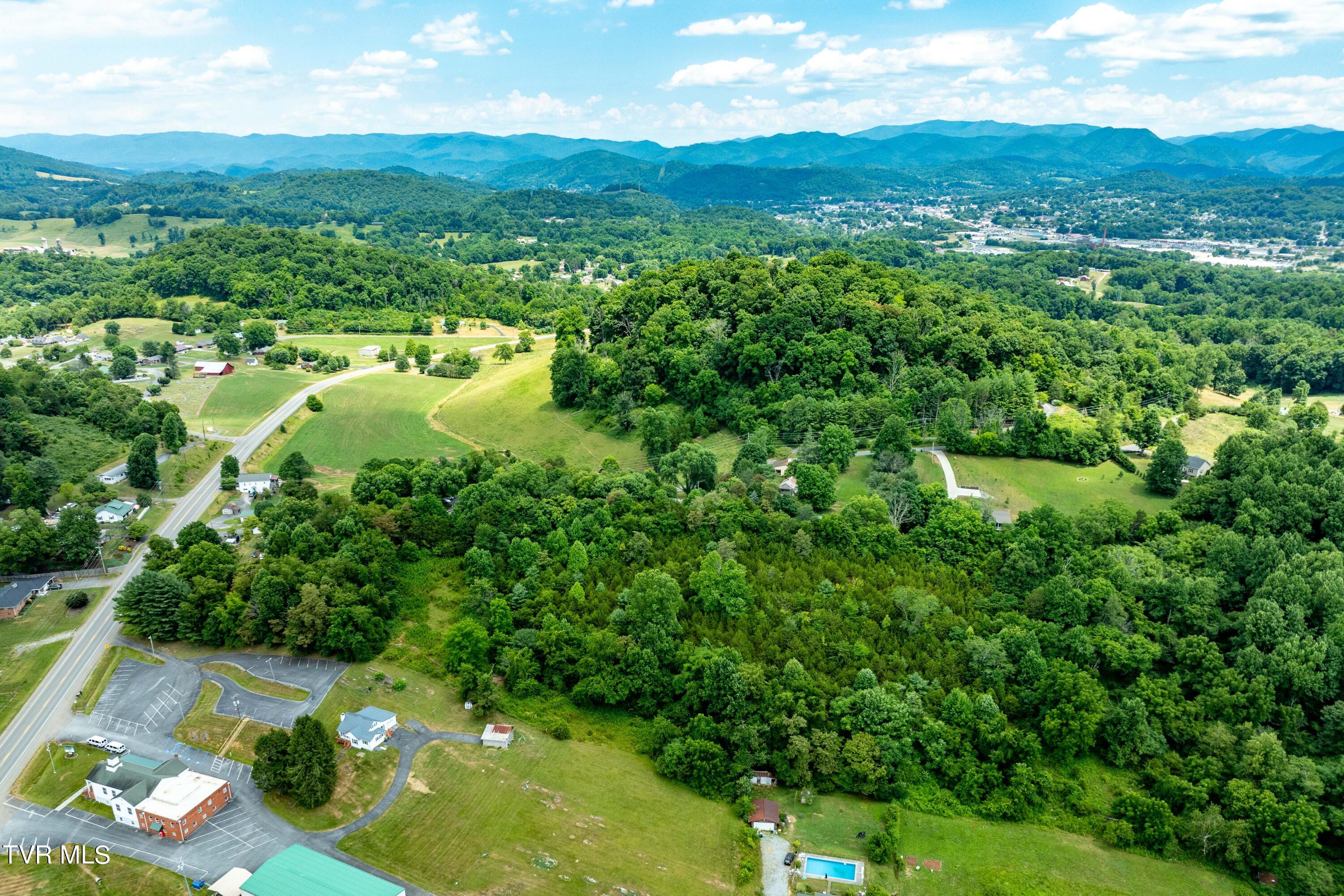 583 Watauga Road Watauga, TN 37694 - Photo 8 of 69 583 Watauga Rd (7 of 70)