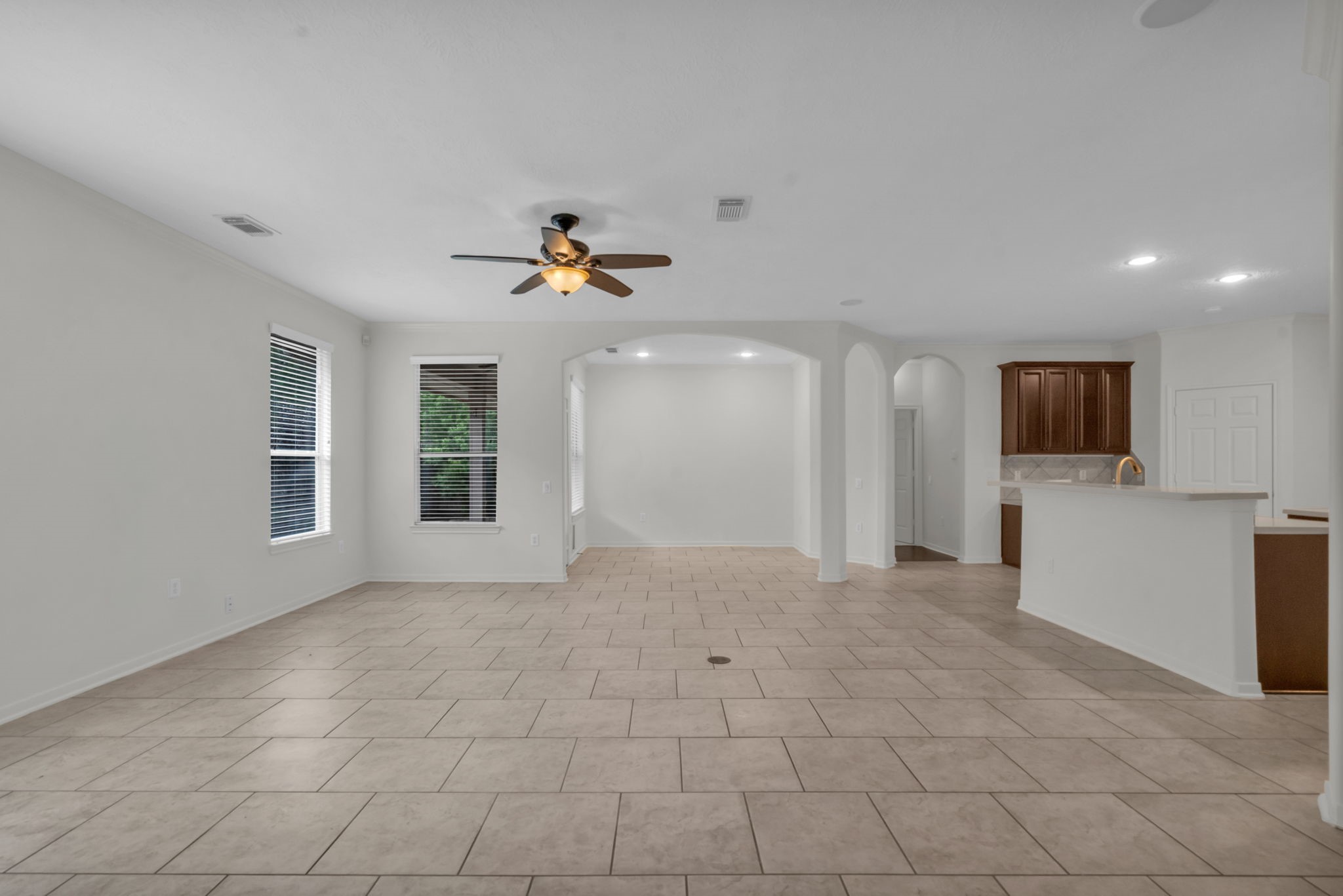 26 Paddington Way Conroe, TX 77384 - Photo 11 of 50