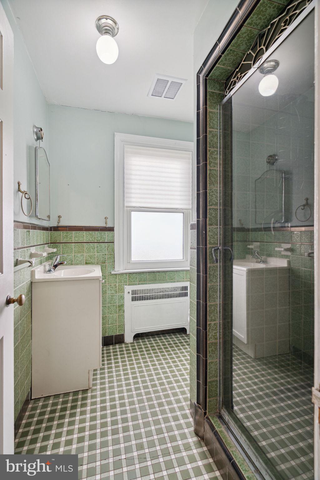 1406 Edgevale Road Wynnewood, PA 19096 - Photo 26 of 39 2nd Floor Hallway Bath