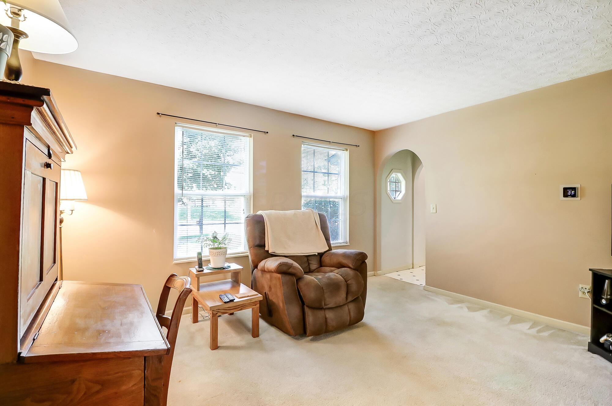 110 Kettering Bend Delaware, OH 43015 - Photo 5 of 28 110 Kettering Bend - Living Room