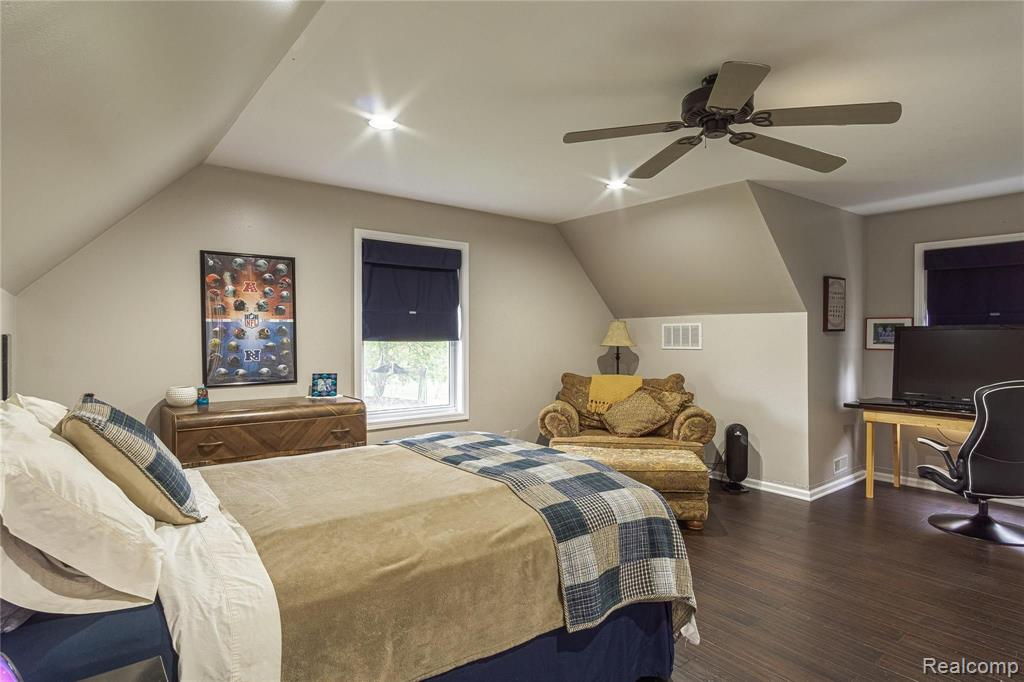 9149 Center Road Fenton, MI 48430 - Photo 20 of 40
