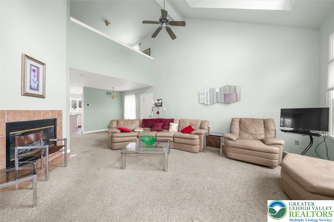 275 Ridings Circle Macungie, PA 18062 - Photo 3 of 24 Gallery Image 3