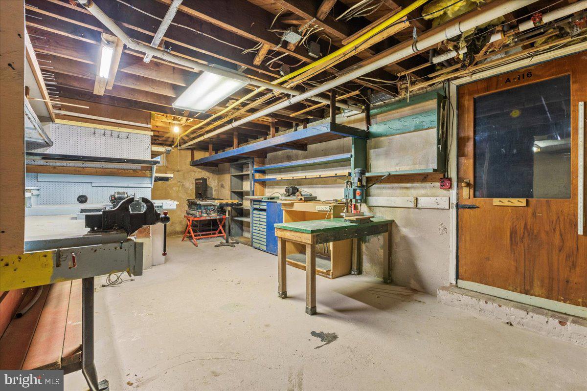 8 Maddock Drive Ewing, NJ 08628 - Photo 29 of 39