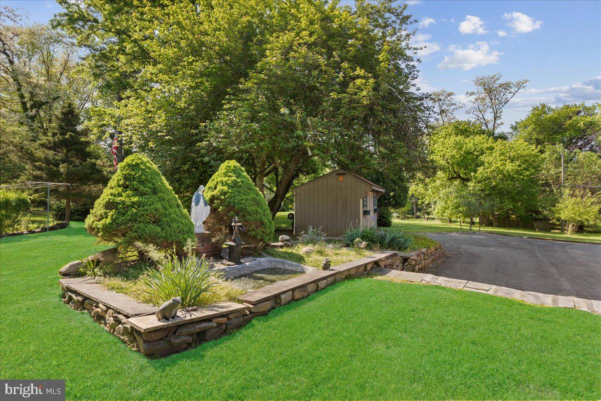 8 Maddock Drive Ewing, NJ 08628 - Photo 33 of 39