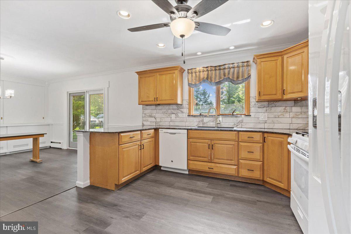 8 Maddock Drive Ewing, NJ 08628 - Photo 9 of 39