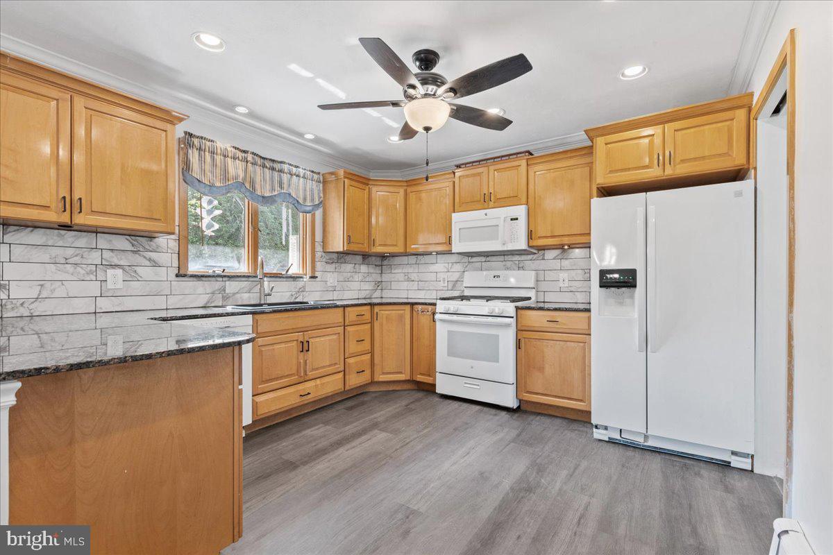 8 Maddock Drive Ewing, NJ 08628 - Photo 10 of 39