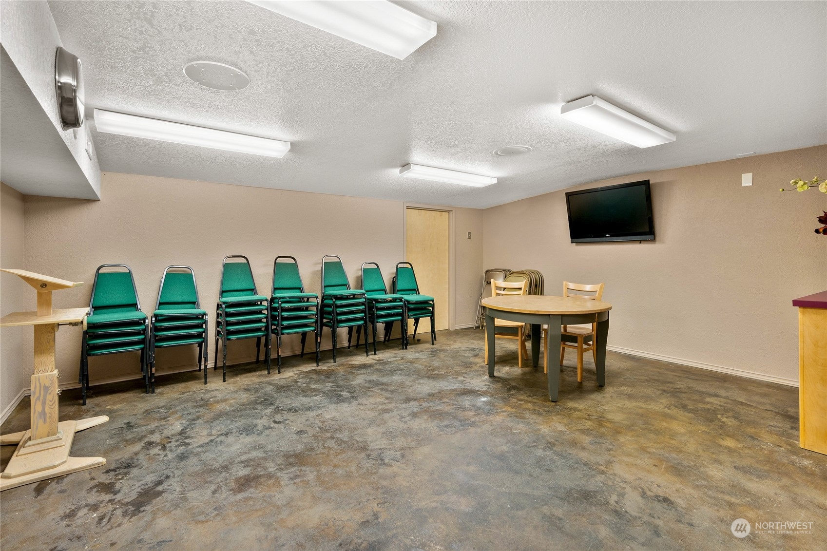 804 North State Street Tacoma, WA 98403 - Photo 21 of 36 a view of a room with shelves