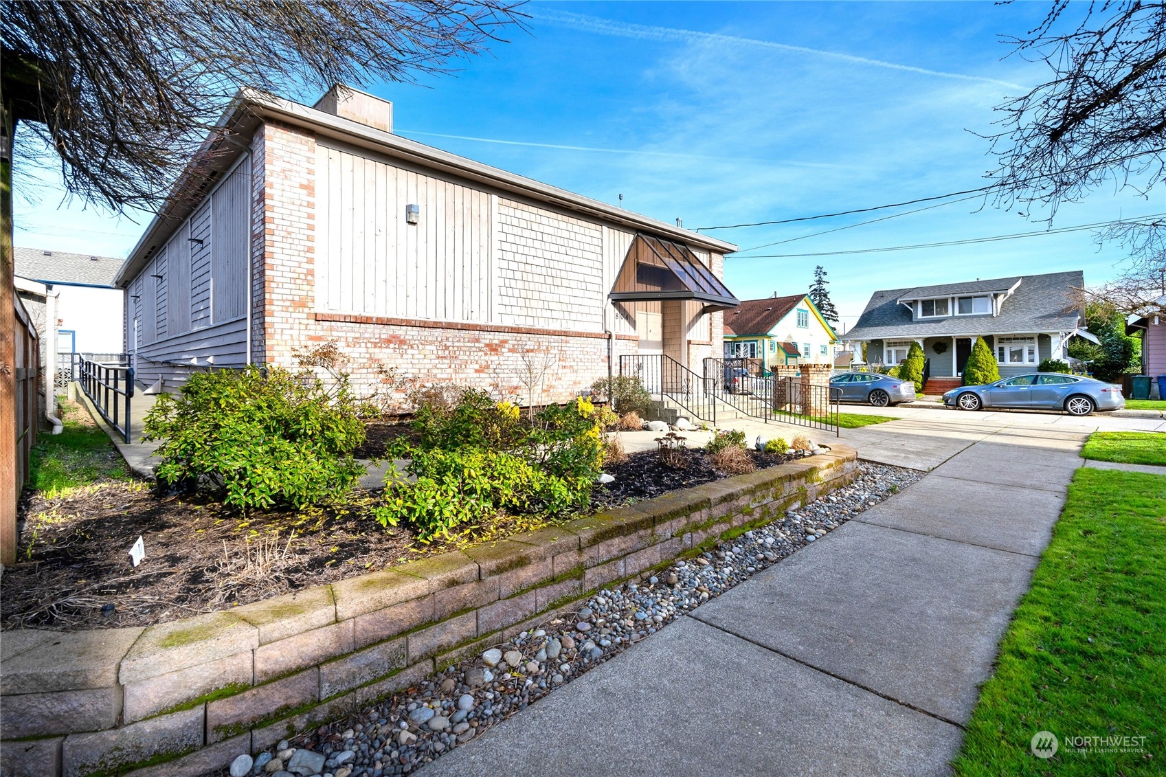 804 North State Street Tacoma, WA 98403 - Photo 33 of 36 a front view of a building with garden