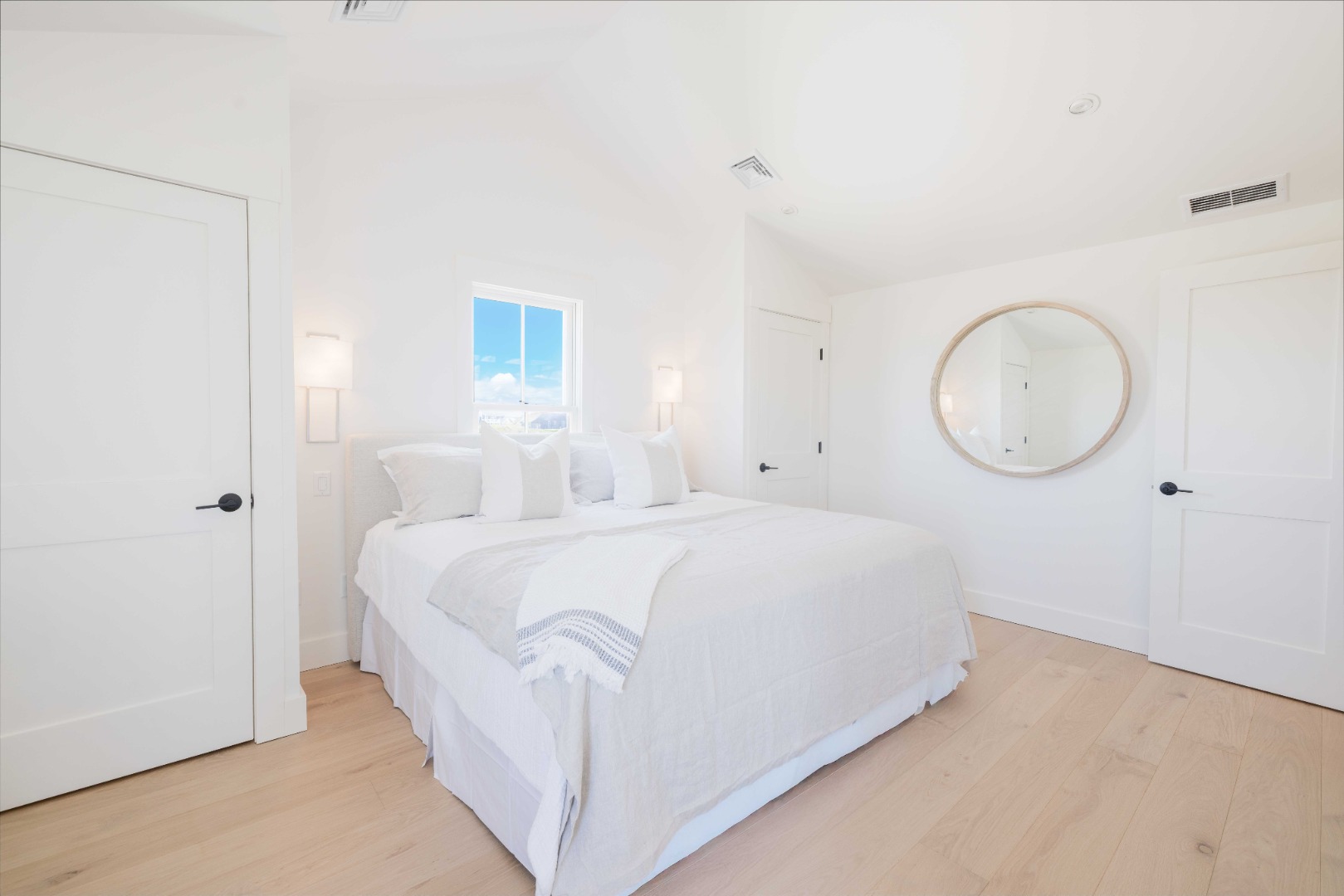 37 Starbuck Road Nantucket, MA 02554 - Photo 14 of 24 a large bed sitting in a bedroom next to a bathroom