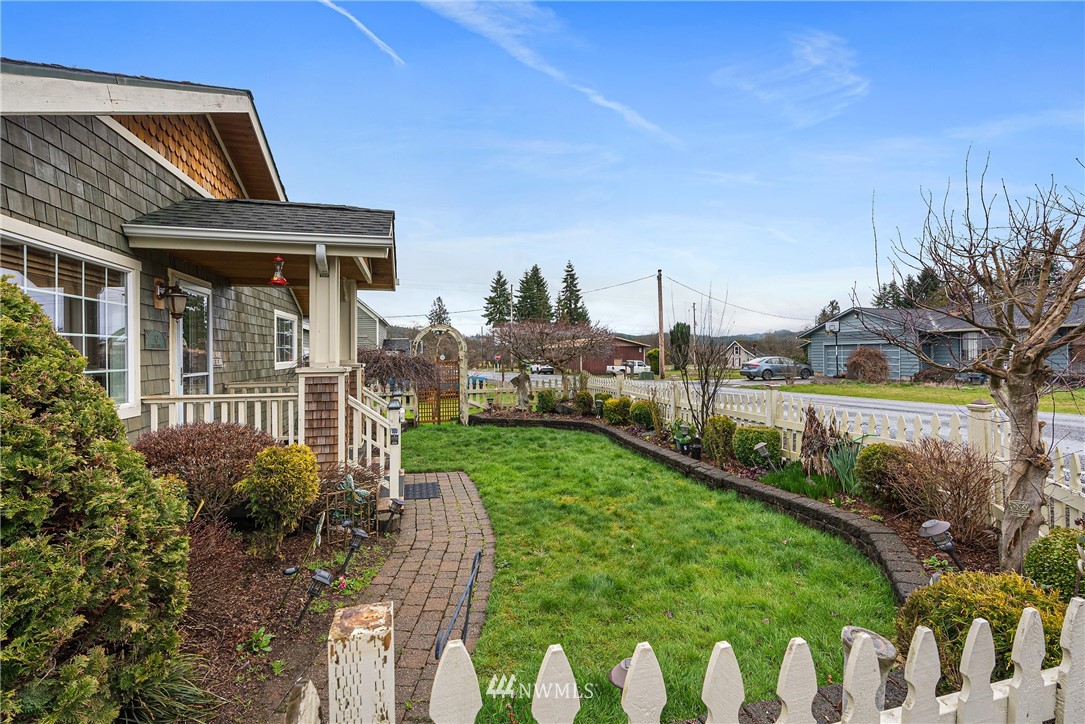 10 Rue Creek Road Raymond, WA 98577 - Photo 4 of 30 Gallery Image 4