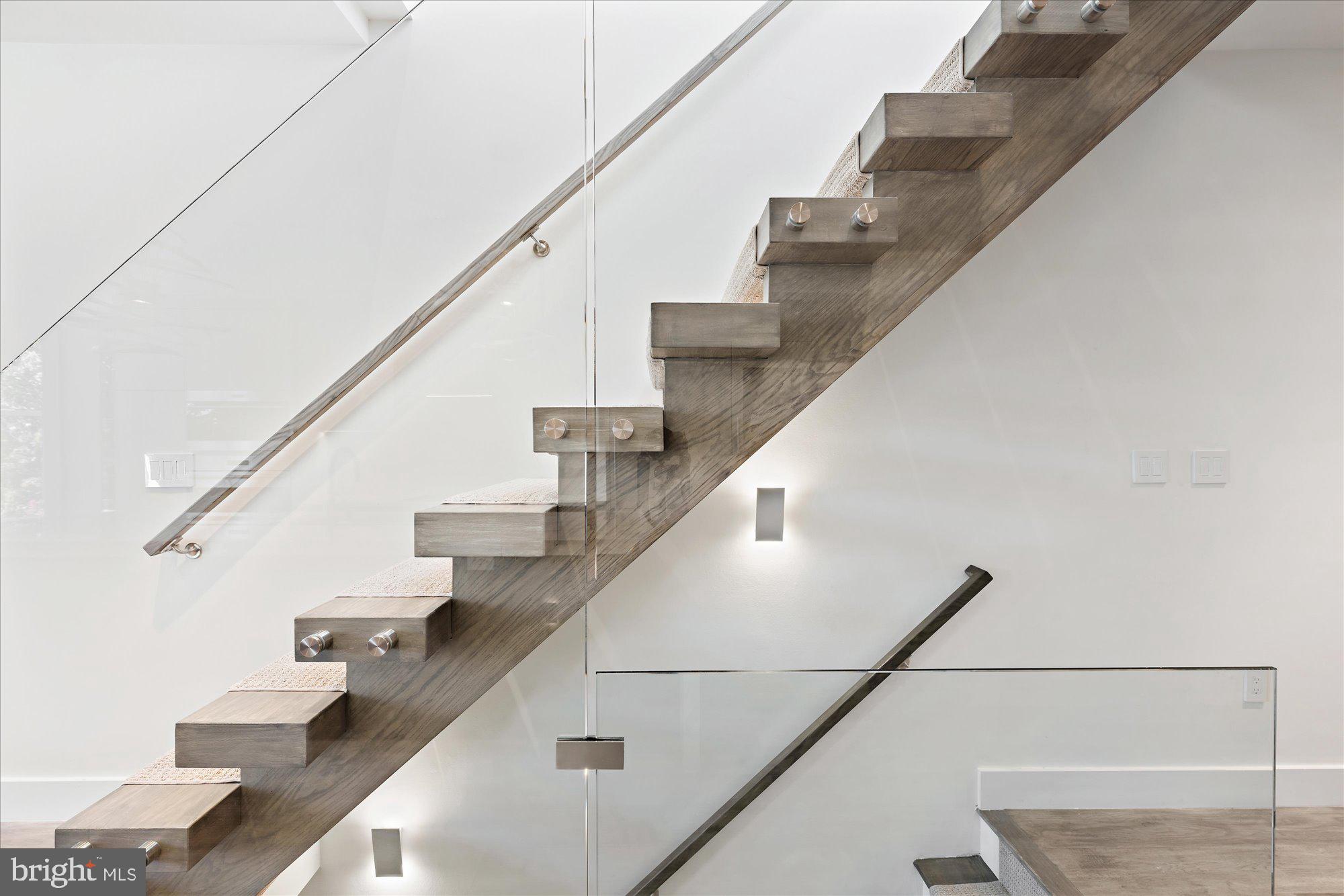 1777 T Street Northwest, Unit 5 Washington, DC 20009 - Photo 17 of 48 a view of entryway