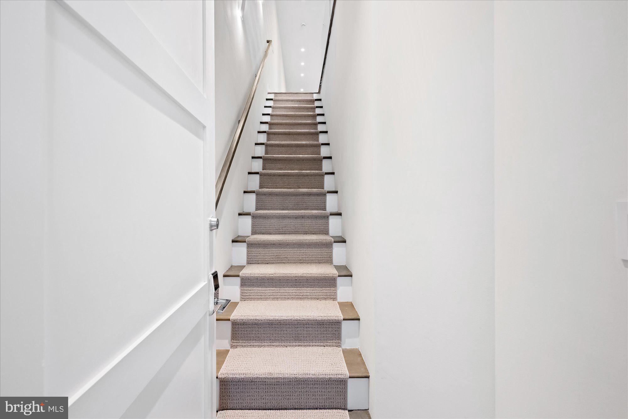 1777 T Street Northwest, Unit 5 Washington, DC 20009 - Photo 5 of 48 a view of entryway