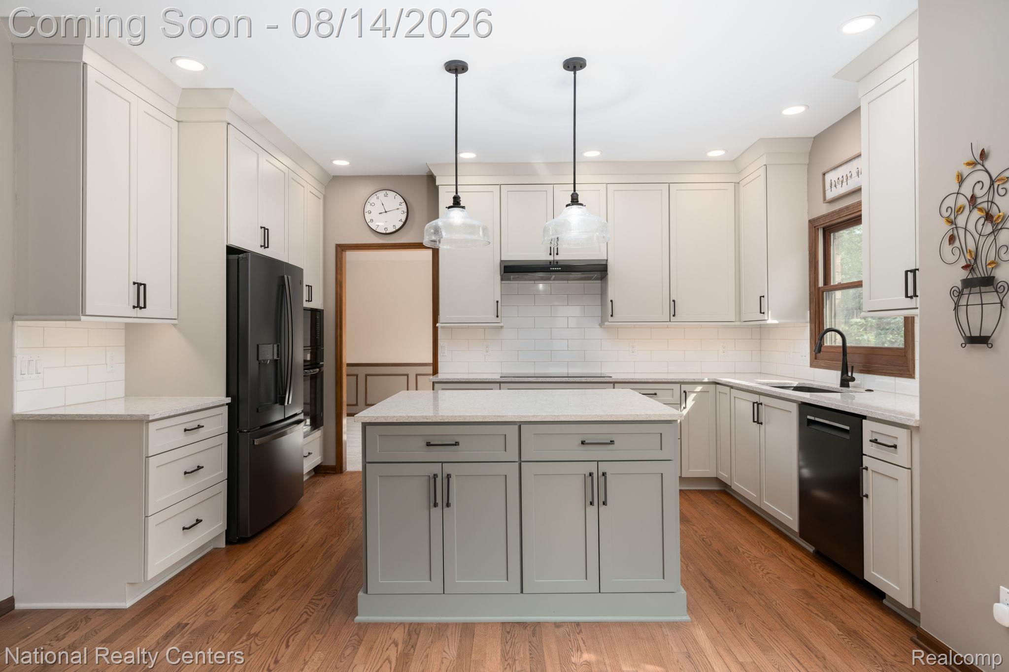 3813 Kaeleaf Road Lake Orion, MI 48360 - Photo 15 of 65 Large island and recessed lighting