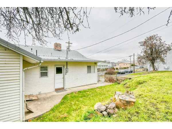 $299,000 | 1716 Southeast Court Avenue, Pendleton, OR 97801