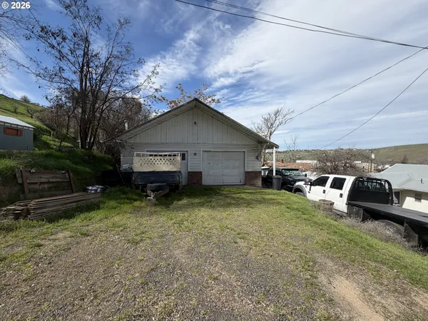 $299,000 | 1716 Southeast Court Avenue, Pendleton, OR 97801