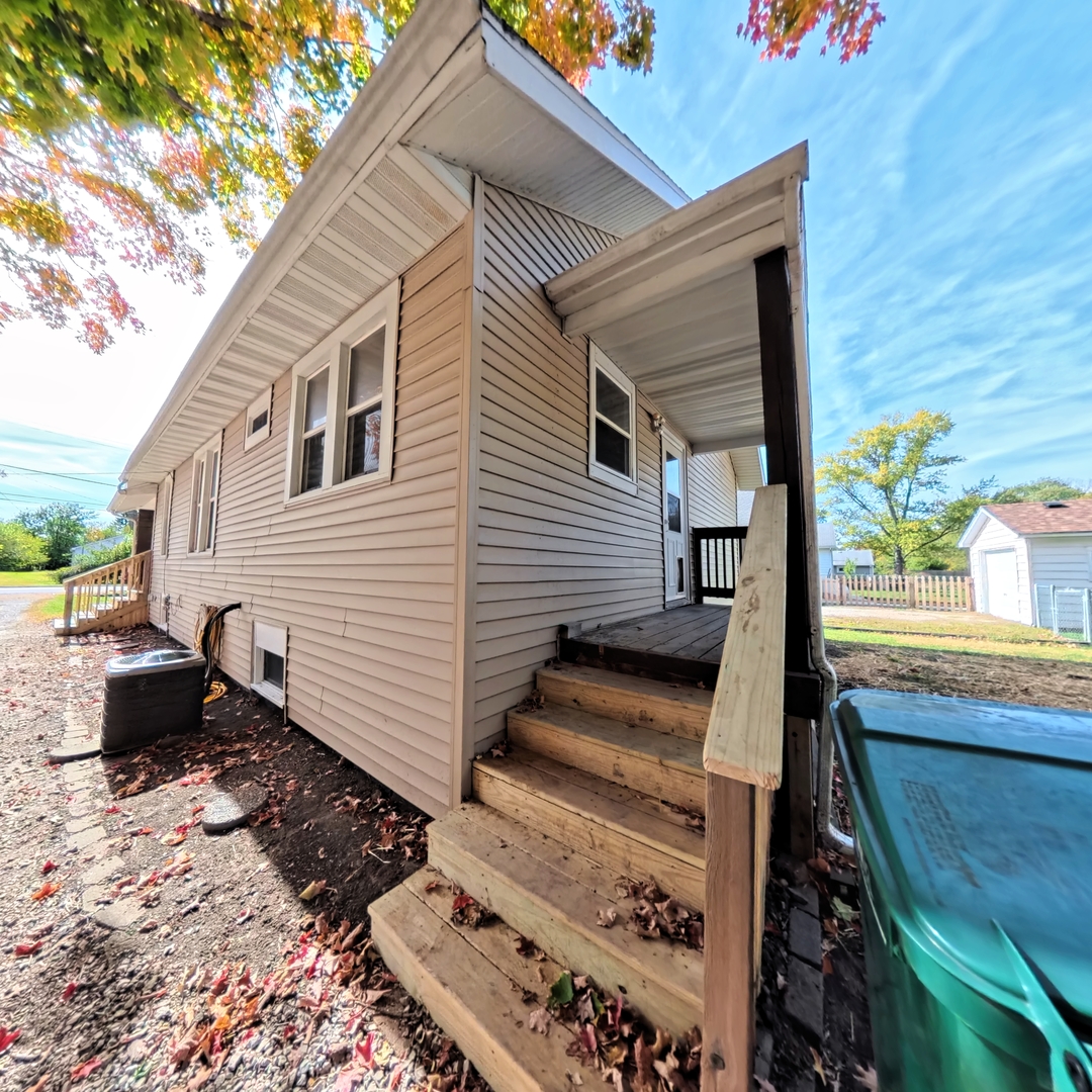118 West 3rd Street Streator, IL 61364 - Photo 21 of 29 a view of a backyard with sitting area