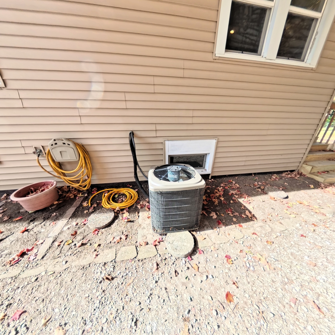 118 West 3rd Street Streator, IL 61364 - Photo 22 of 29 a view of a patio with chair and potted plants