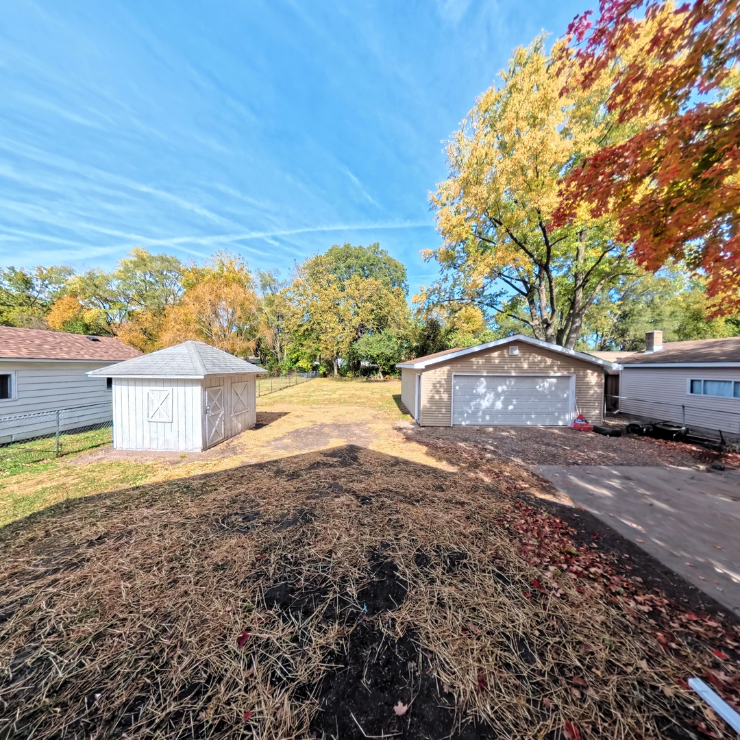 118 West 3rd Street Streator, IL 61364 - Photo 26 of 29 a view of a yard with a house and a large tree