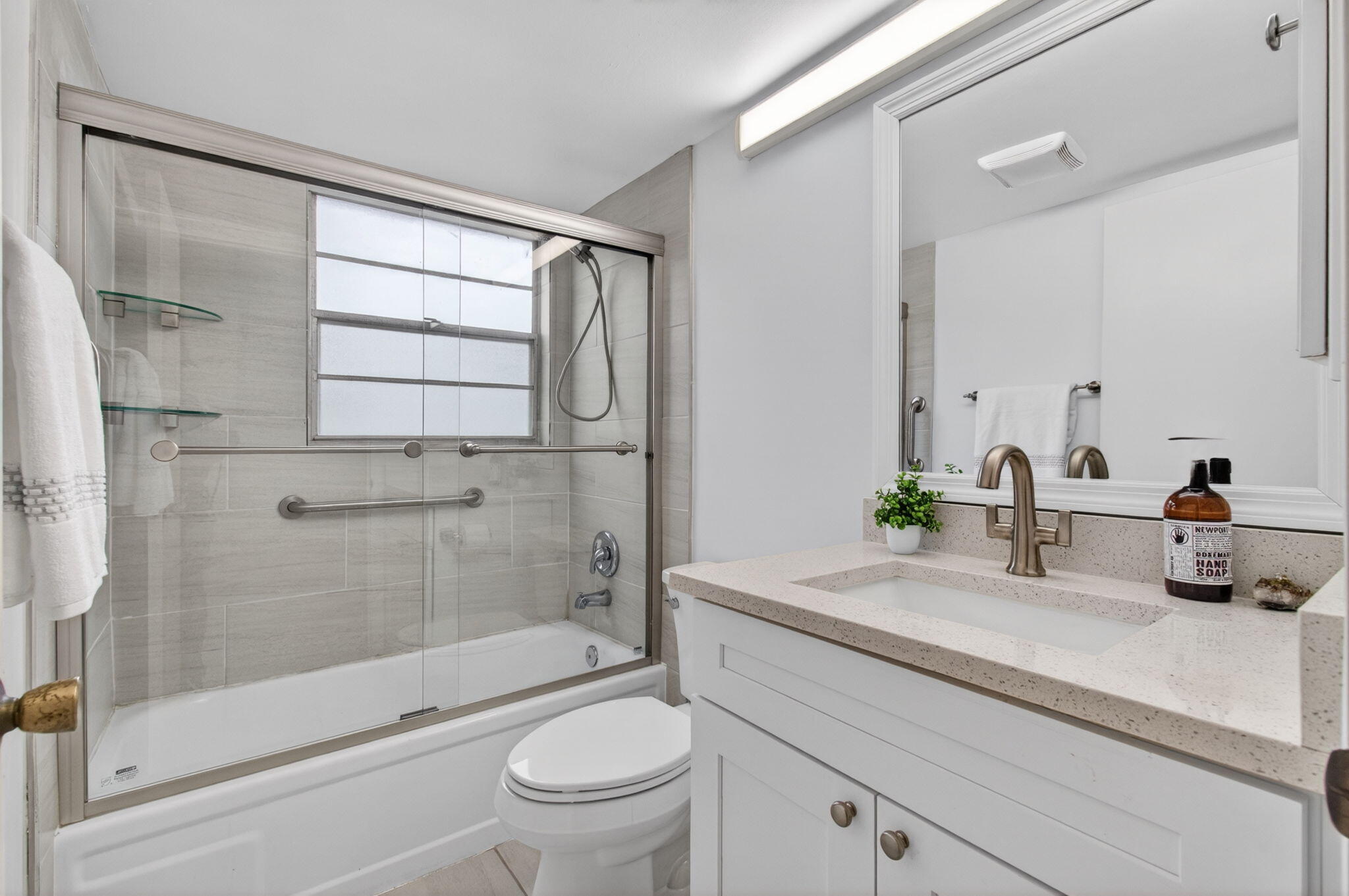 19 Suffolk A Boca Raton, FL 33434 - Photo 14 of 20 Primary Bathroom