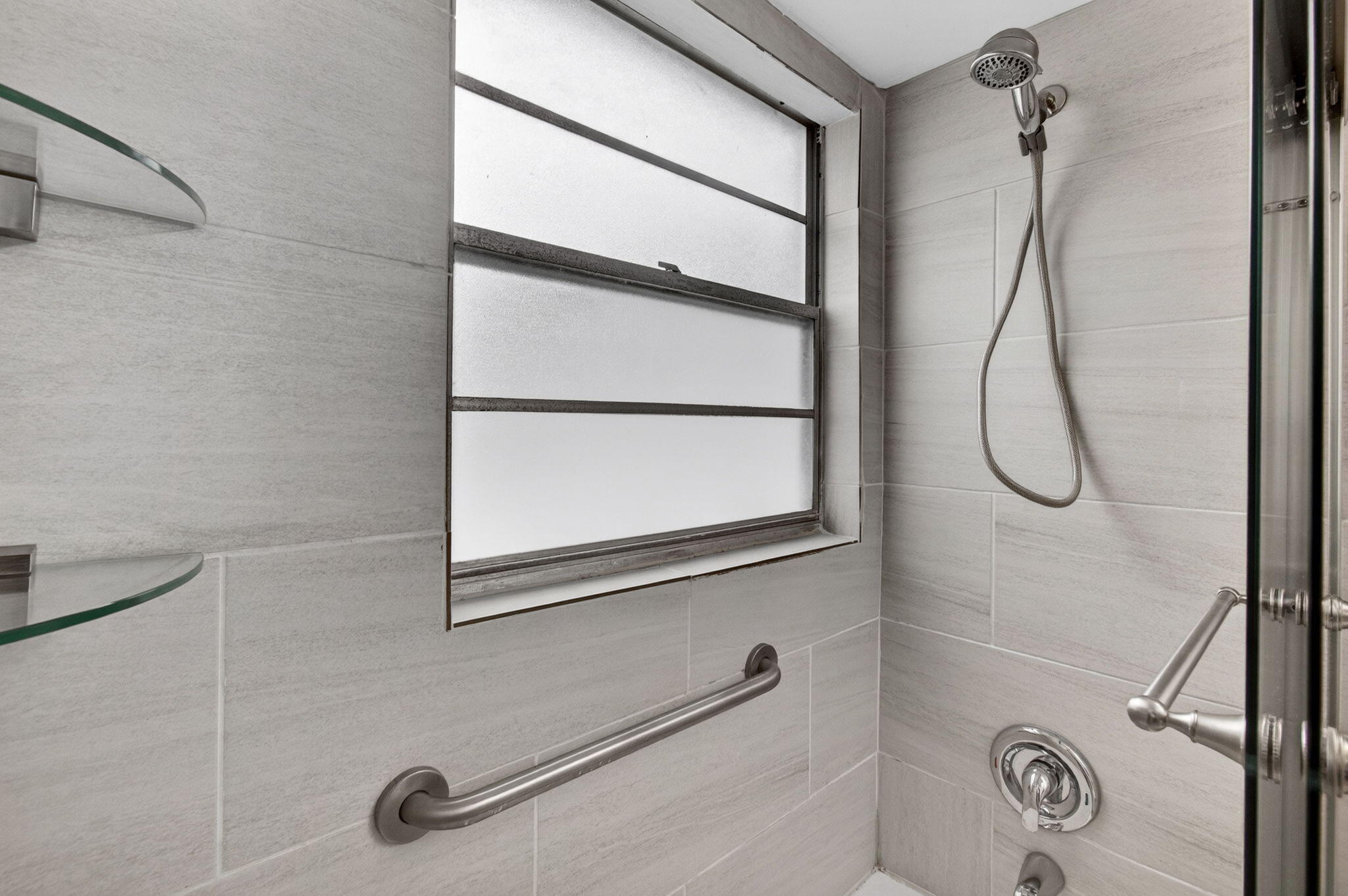 19 Suffolk A Boca Raton, FL 33434 - Photo 15 of 20 Primary Bathroom